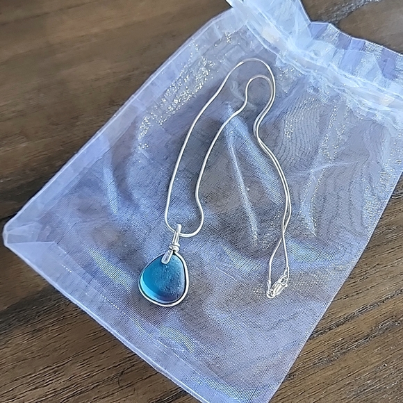 Sterling silver genuine RARE blue seaglass necklace - Picture 3 of 6